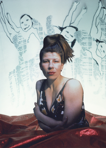 360014 Portret van de Utrechtse dichteres en beeldend kunstenaar Titi Zaadnoordijk.